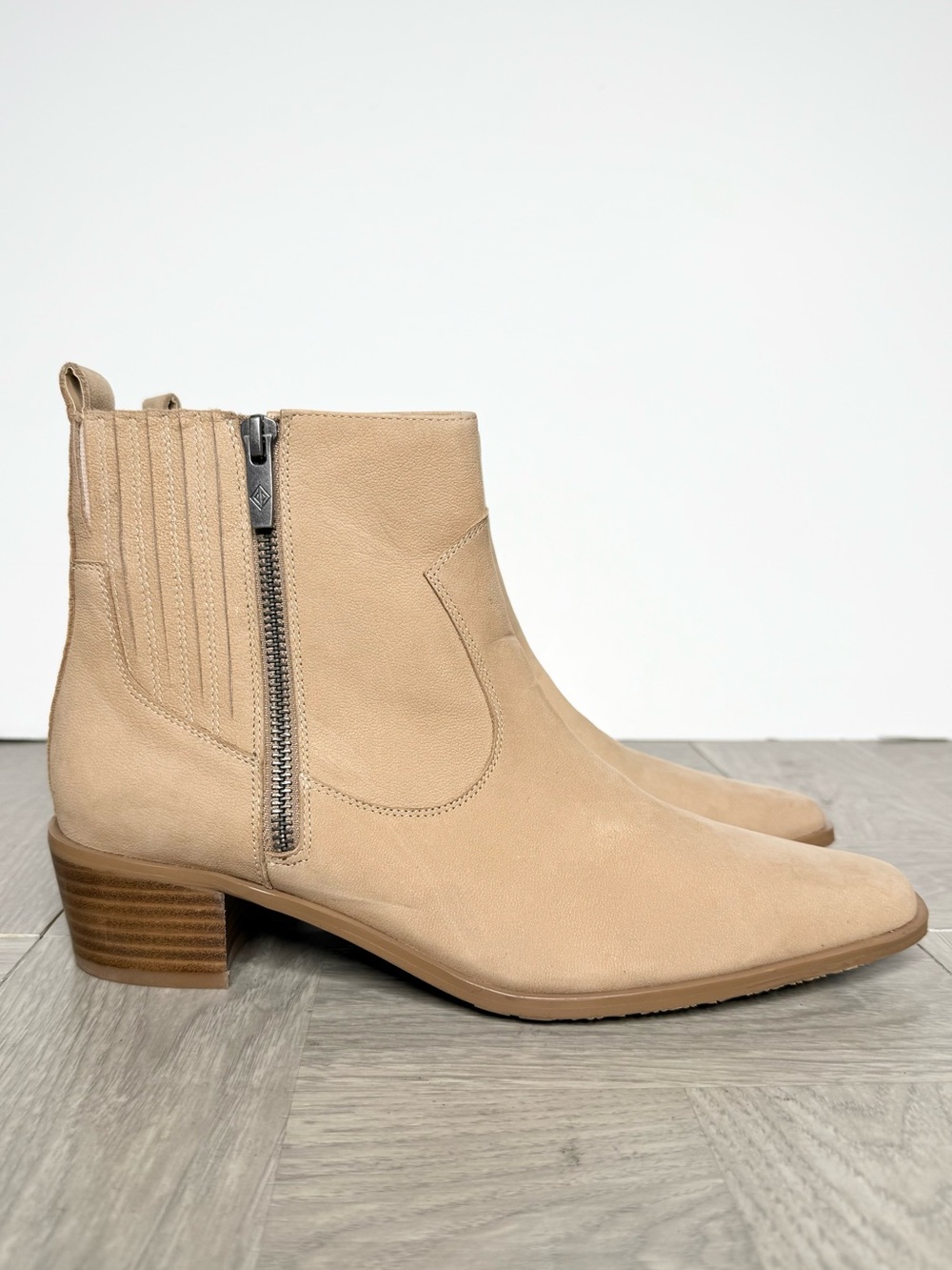 Donald Pliner Banks Tan Nubuck Bootie 8 1/2